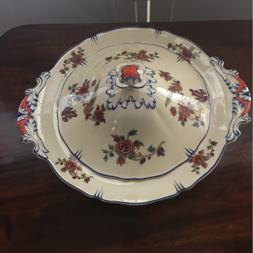 Footed covered round vegetable bowl (smaller cover) Royal Venton Ware